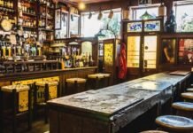 Ireland Travel Guide to Dingle: Dick Mack’s, Coastal Views and a Perfect Kerry Stop