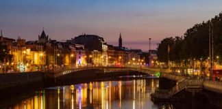 Ha27penny bridge dusk Dublin