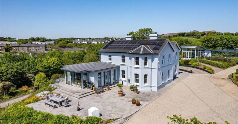 €2.95m Kinsale Villa With Harbour Views and a Cinema Room