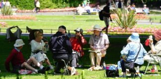 minister urges delay to water works in period of extreme heat