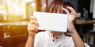 parents cannot fully protect children online from predators says irish internet hotline chief