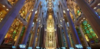 pope hails barcelona basilica as masterpiece of stones colours and light